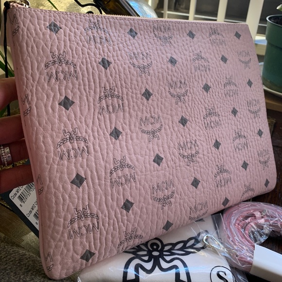 Authentic MCM logo Diamond Leather zip top clutch/Crosby❤️ - Picture 3 of 15